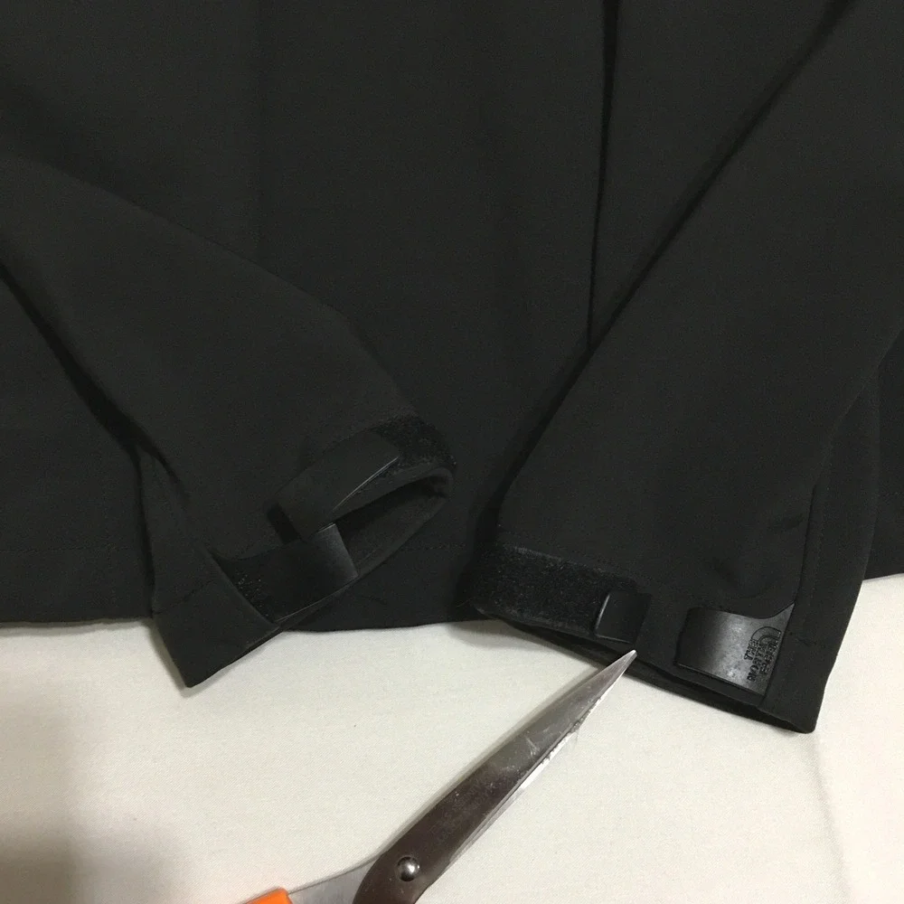 The North Face Softshell Jacket Mens Medium Black Full Zip Windproof